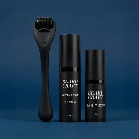 Beard Craft skjeggvekstsett med roller, serum og renser mot mørk bakgrunn