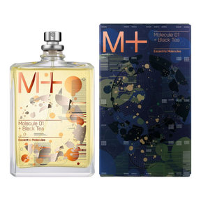 Escentric Molecules Molecule 01 + Black Tea parfyme og emballasje mot hvit bakgrunn