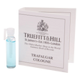 Truefitt & Hill Trafalgar cologne-duftprøve i sprøyteflaske med lysblå væske