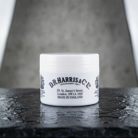 D. R. Harris leppepomade 